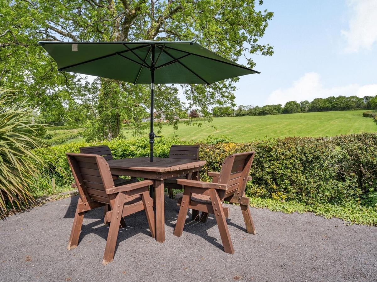 Yr Hen Ffald Llanedy ภายนอก รูปภาพ