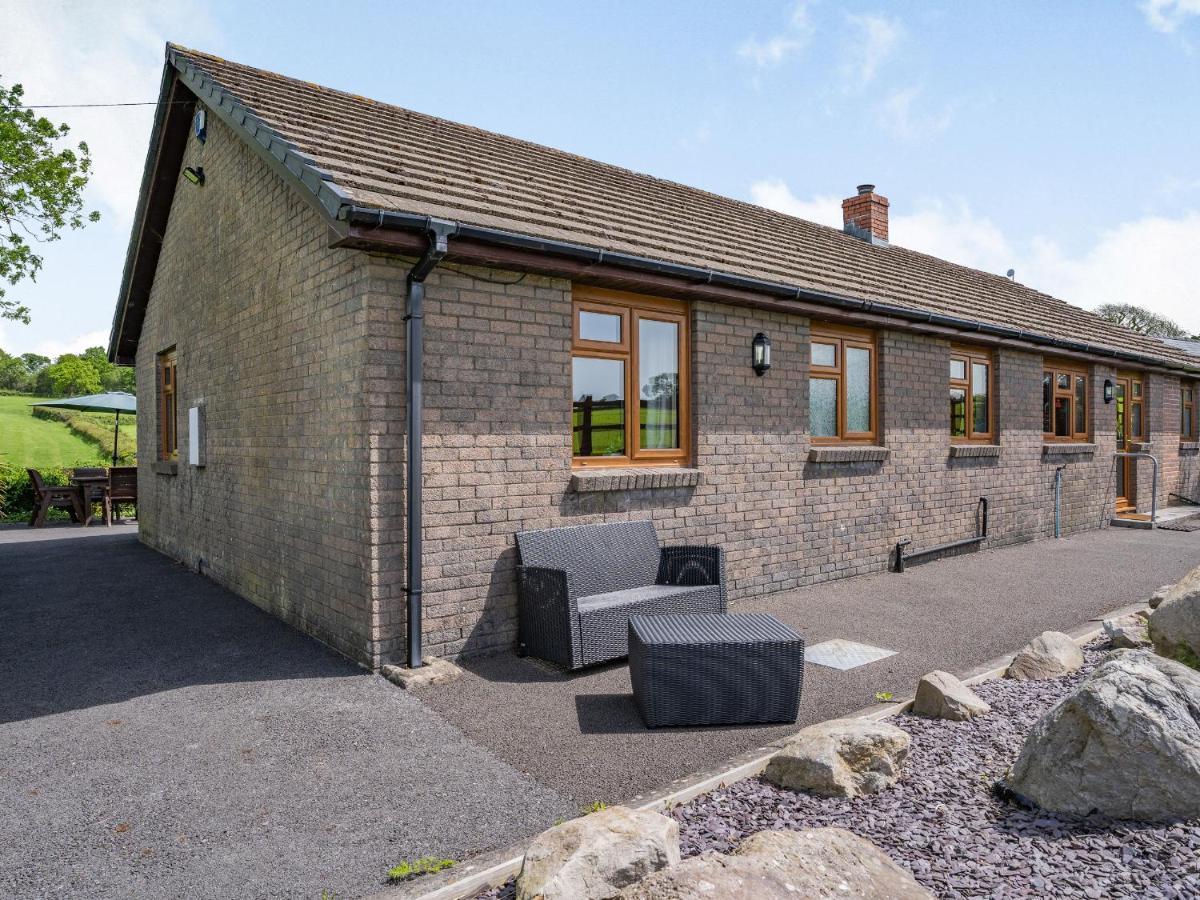 Yr Hen Ffald Llanedy ภายนอก รูปภาพ